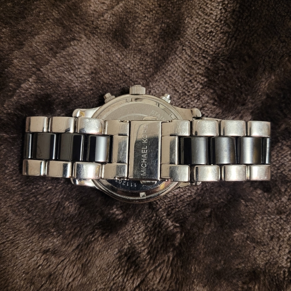 Michael Kors MK 5677 Watch Silver Black - Picture 3 of 5